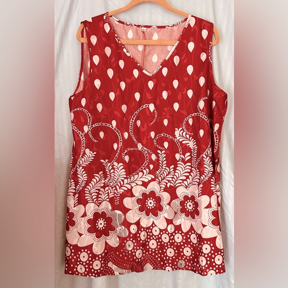 Woman’s Red and white flowers tank